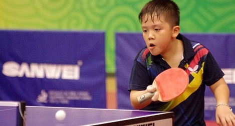 Lối chơi vợt dọc đầy biến ảo của nhà vô địch U10
