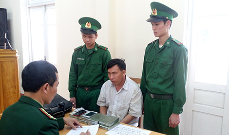 Vượt biên vào Việt Nam cùng 8 bánh heroin