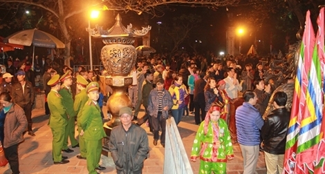 Đền Trần trước giờ Khai ấn