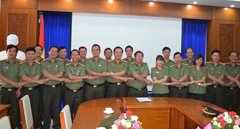 Xây dựng phong cách người CAND bản lĩnh, nhân văn, vì nhân dân phục vụ”