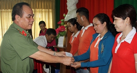 920 phần quà hỗ trợ công nhân Công ty Kwong Lung – Meko