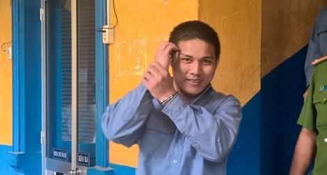 Trộm về đưa mẹ tiền mua đất xây nhà