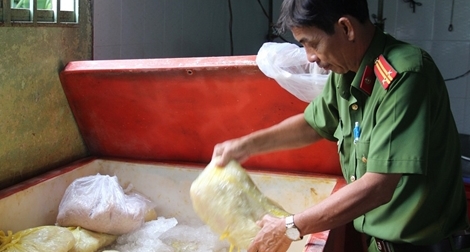 Một cơ sở sản xuất chả cá ở An Giang sử dụng hàn the