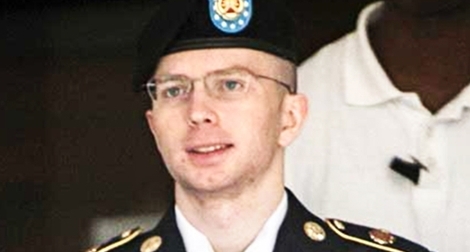 Vẻ đẹp ngọt ngào của cựu binh chuyển giới tiết lộ bí mật Mỹ