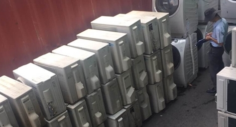 Hơn 300 bộ máy lạnh cũ bị tạm giữ tại cảng Cát Lái