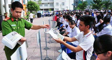 Những người lính trên hai mặt trận