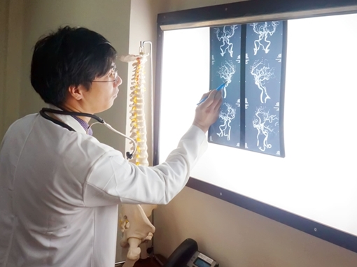 Mở hộp sọ, giành lại sự sống cho bệnh nhân bị phình động mạch não 