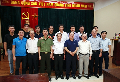 Đội tuyển bóng bàn Việt Nam nhận 135 triệu đồng tiền thưởng