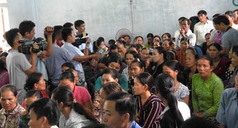 Đối thoại với người dân việc Công ty Dệt may Vinatex Quốc tế Toms xả thải ra môi trường