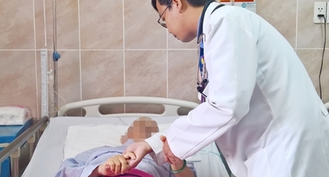 Hai bệnh viện hợp sức lấy khối u chèn trong não bệnh nhân