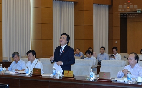 Bộ trưởng Giáo dục xin lùi thời điểm áp dụng sách giáo khoa mới