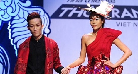 Quán quân Project Runway tái xuất trong đêm mở màn Tuần lễ thời trang quốc tế Thu Đông