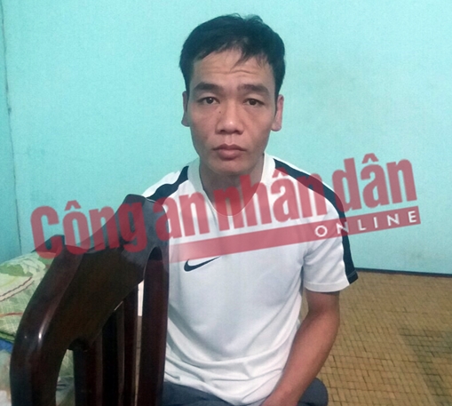 Tên cướp lao vào ngân hàng giật 200 triệu đồng của khách