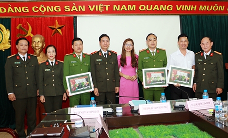 Giải đáp những thông tin "hot" nhất về lộ trình thay thế sổ hộ khẩu, CMND