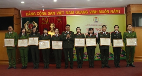 Huy động các nguồn lực chăm lo cho đoàn viên Công đoàn