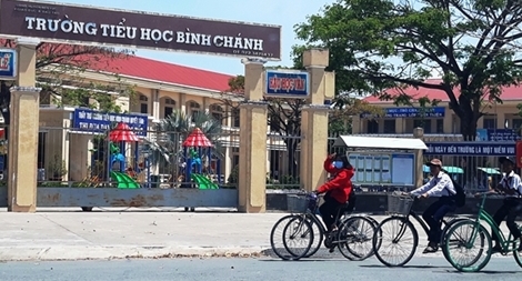 Đề nghị khai trừ Đảng đối với phụ huynh ép cô giáo "quỳ gối"