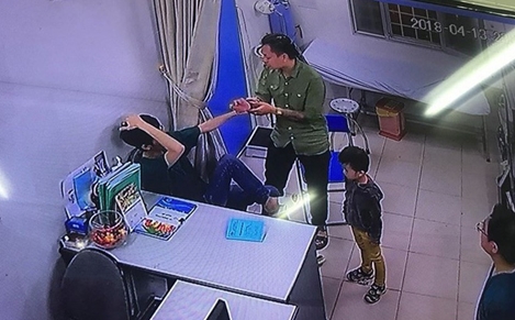 BV Xanh Pôn: Bác sĩ bị đánh trong lúc đang giải thích bệnh