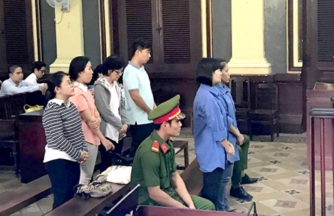 Giả chữ ký khách hàng, nữ trưởng phòng chiếm đoạt hơn 74 tỷ đồng