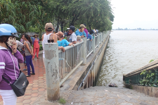 Thi thể người đàn ông trôi sông Đồng Nai