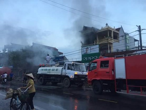 Cháy cửa hàng tạp hóa, thiệt hại hàng tỷ đồng