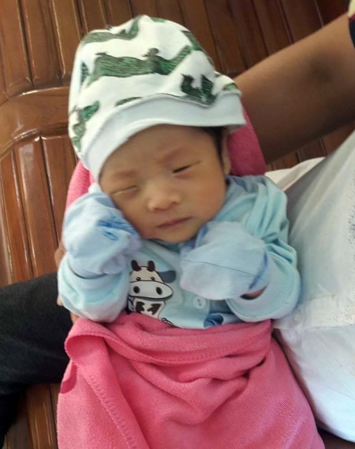 Bé tra 1 tháng tuổi bị bỏ rơi ở Quảng Ninh