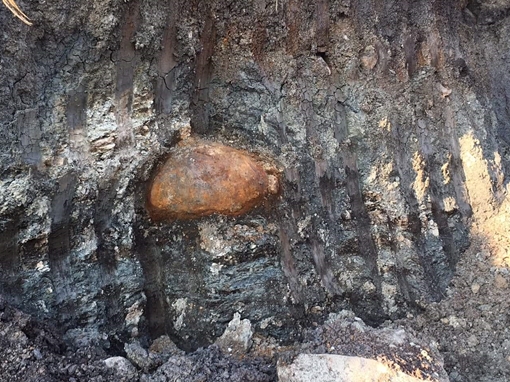 Phát hoảng với quả bom nặng hơn 2 tạ trong mỏ đá