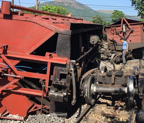 Tàu chở than bị lật ở Quảng Ninh, đường sắt ách tắc nhiều giờ