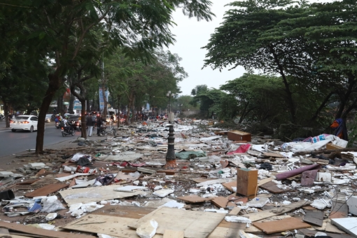 Chợ tạm ở đường Láng bị dỡ bỏ sau nhiều năm hoạt động