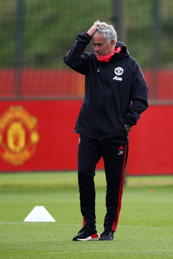 Mourinho bị MU sa thải, nhận bồi thường 22,5 triệu bảng