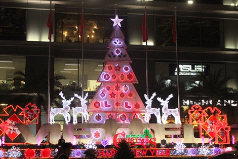 TP Hồ Chi Minh trang hoàng lộng lẫy đón Giáng sinh