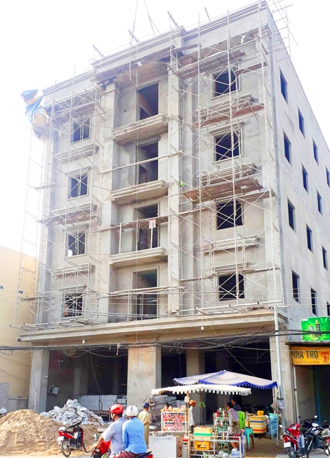 Đổ bê tông công trình, 2 công nhân rơi lầu tử vong