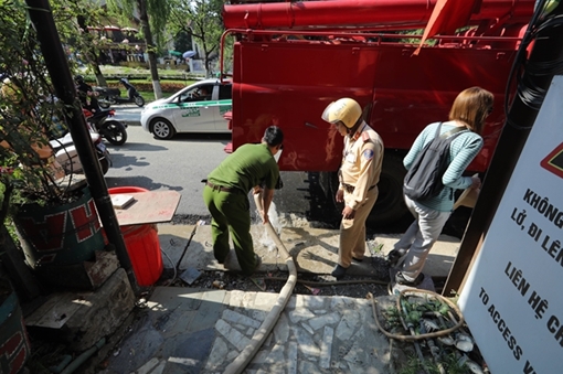 Xe cứu hỏa giúp người dân ở Sapa trong cơn "khát nước"