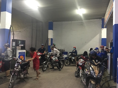 Xăng RON95-III giảm 1.085 đồng/lít