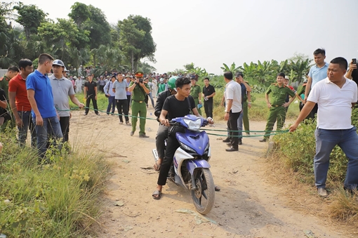 Hai nghi phạm sát hại nam sinh viên chạy Grab thực nghiệm hiện trường