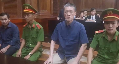 Hai đối tượng làm giả hộ chiếu cho Vũ 'nhôm' lĩnh 20 năm tù