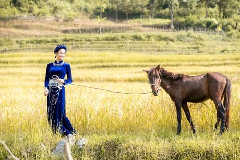Hoa hậu Lương Thùy Linh trong vai thiếu nữ Tày giới thiệu vẻ đẹp Cao Bằng