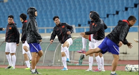 Công Phượng, Văn Hậu cười tươi rói, luyện "tuyệt chiêu" chờ đấu Thái Lan