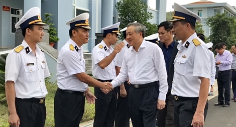 Chánh án TAND tối cao Nguyễn Hòa Bình thăm Lữ đoàn 682