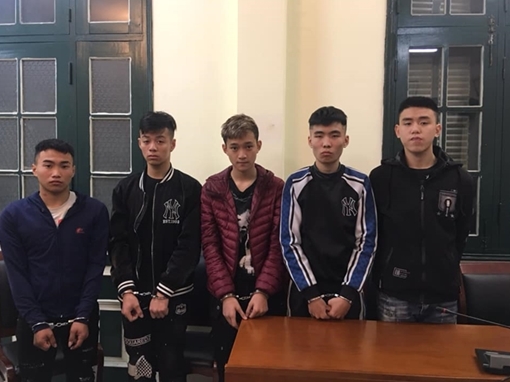 Bắt nhóm đối tượng dùng kiếm gây 4 vụ cướp ở Hà Nội