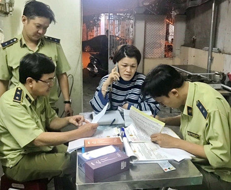 Tạm giữ hơn 3 nghìn chai nước hoa giả thương hiệu Miss Saigon