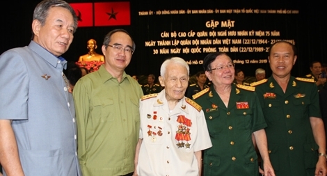 TP Hồ Chí Minh gặp mặt cán bộ cao cấp quân đội nghỉ hưu