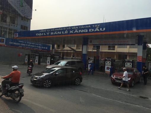 Xăng E5RON92 giảm chỉ còn gần 12 nghìn đồng/lít