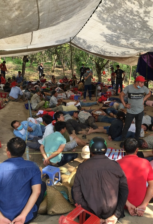 Phá ổ bạc giữa rừng giáp ranh 3 tỉnh, bắt giữ 130 đối tượng