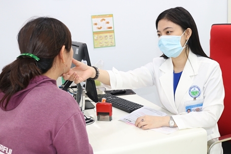 Người già, trẻ nhỏ đổ bệnh vì nắng nóng