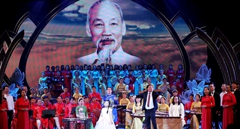 Ngợi ca Chủ tịch Hồ Chí Minh bằng trái tim và lòng tôn kính