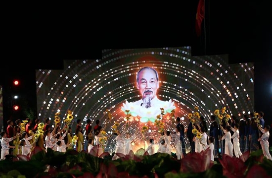 Cầu truyền hình “Hồ Chí Minh – Sáng ngời ý chí Việt Nam”