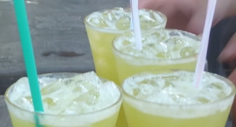 Làm thế nào để bù nước cho trẻ trong những ngày nắng nóng?