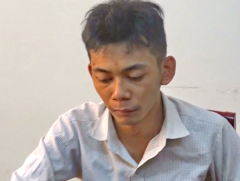 Giữa cuộc nhậu vác dao đuổi cha rồi tấn công công an