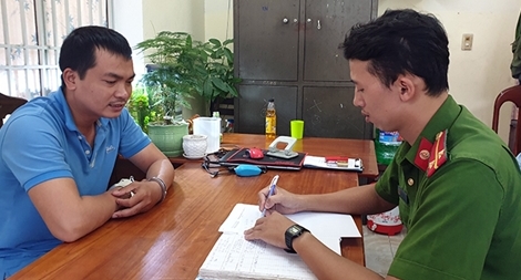 Bóc gỡ đường dây làm giả con dấu, tài liệu liên quan nhiều “shipper”