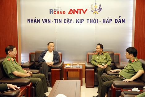 Cầu nối giúp nhân dân hiểu, chia sẻ với lực lượng CAND